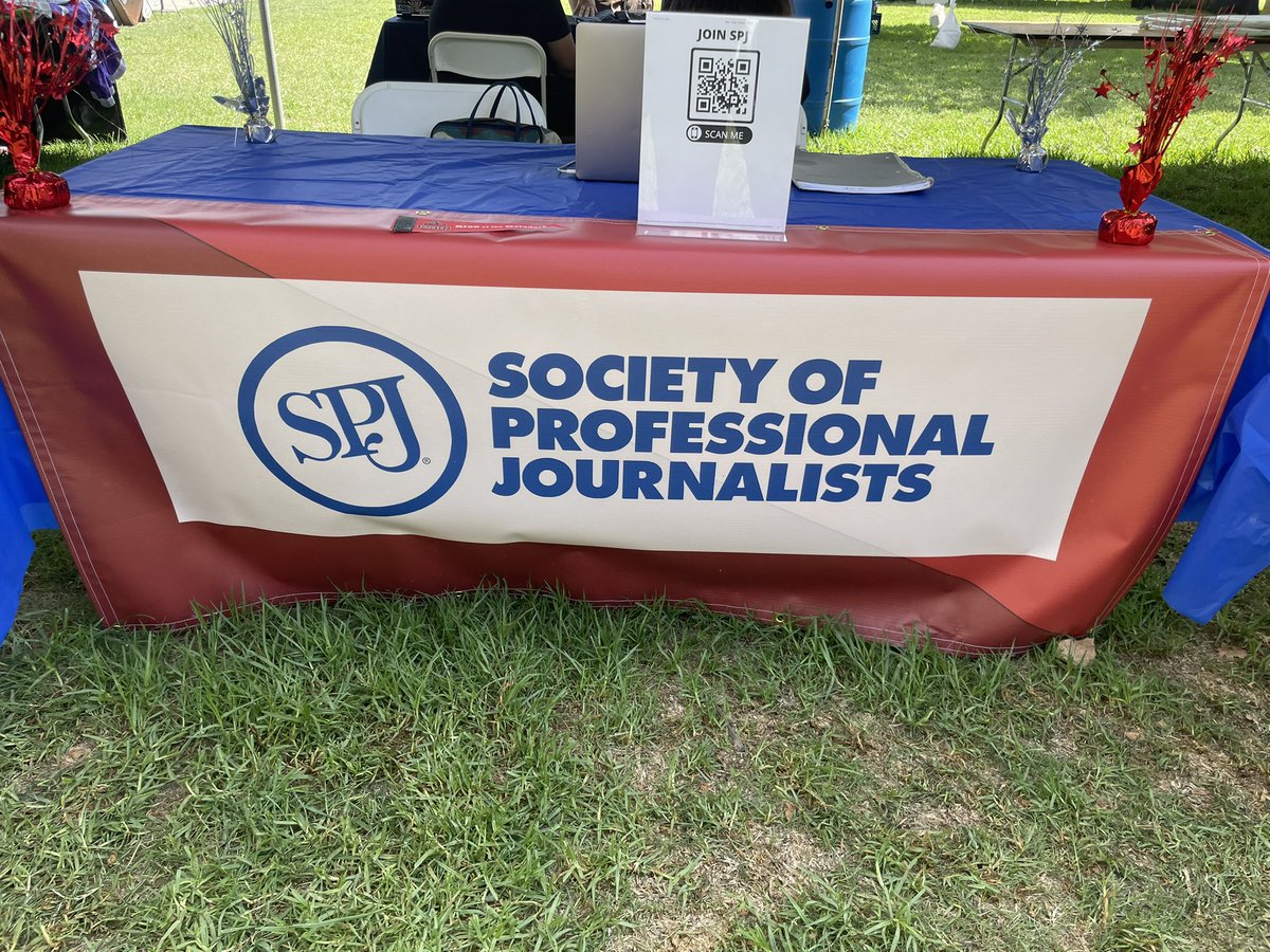 SPJCSUN's tweet photo. SPJ is at table #135 in the Sierra Quad!! https://t.co/kfc8fPm1yA