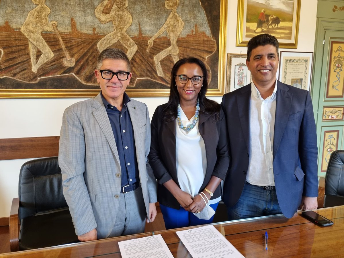 AnolfNazionale's tweet photo. Siglato protocollo #ANOLF e #FAI Cisl #accoglienza #diritti dei lavoratori #bilateralità, fondi #interprofessionali, non dimenticando le #donne #braccianti, soprattutto se di origini immigrate, dove troviamo tutti i più terribili elementi delle nuove forme di sfruttamento. https://t.co/GgjN5ITu9C