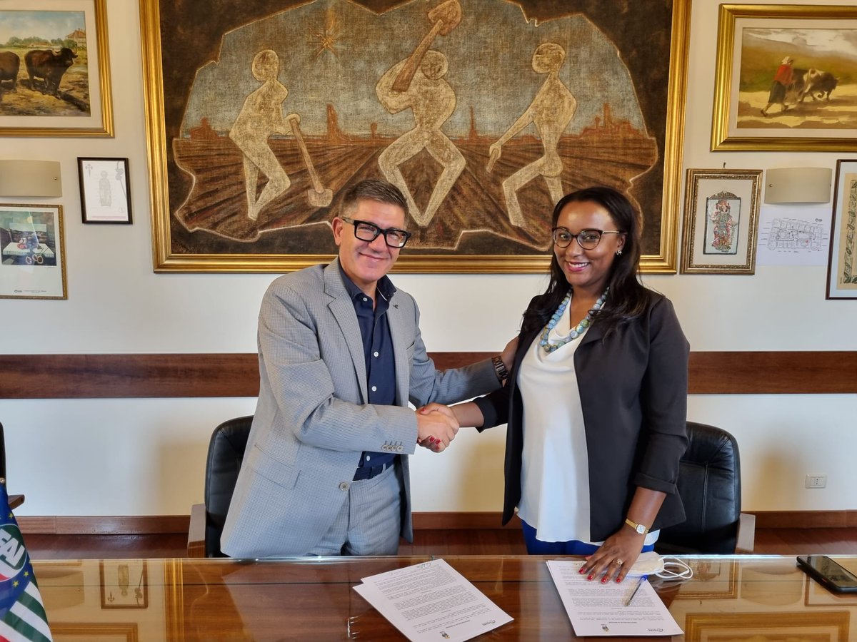 AnolfNazionale's tweet photo. Siglato protocollo #ANOLF e #FAI Cisl #accoglienza #diritti dei lavoratori #bilateralità, fondi #interprofessionali, non dimenticando le #donne #braccianti, soprattutto se di origini immigrate, dove troviamo tutti i più terribili elementi delle nuove forme di sfruttamento. https://t.co/GgjN5ITu9C