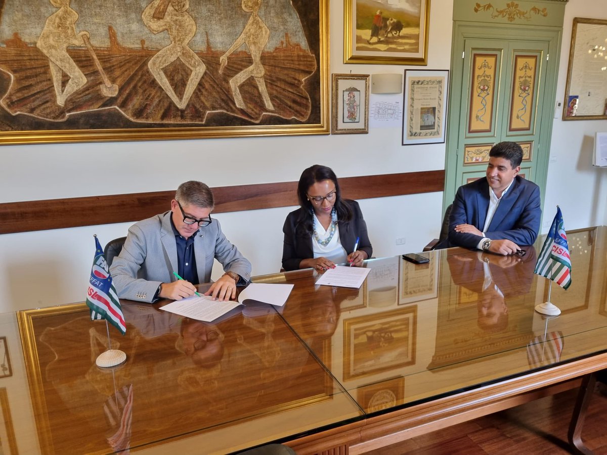 AnolfNazionale's tweet photo. Siglato protocollo #ANOLF e #FAI Cisl #accoglienza #diritti dei lavoratori #bilateralità, fondi #interprofessionali, non dimenticando le #donne #braccianti, soprattutto se di origini immigrate, dove troviamo tutti i più terribili elementi delle nuove forme di sfruttamento. https://t.co/GgjN5ITu9C