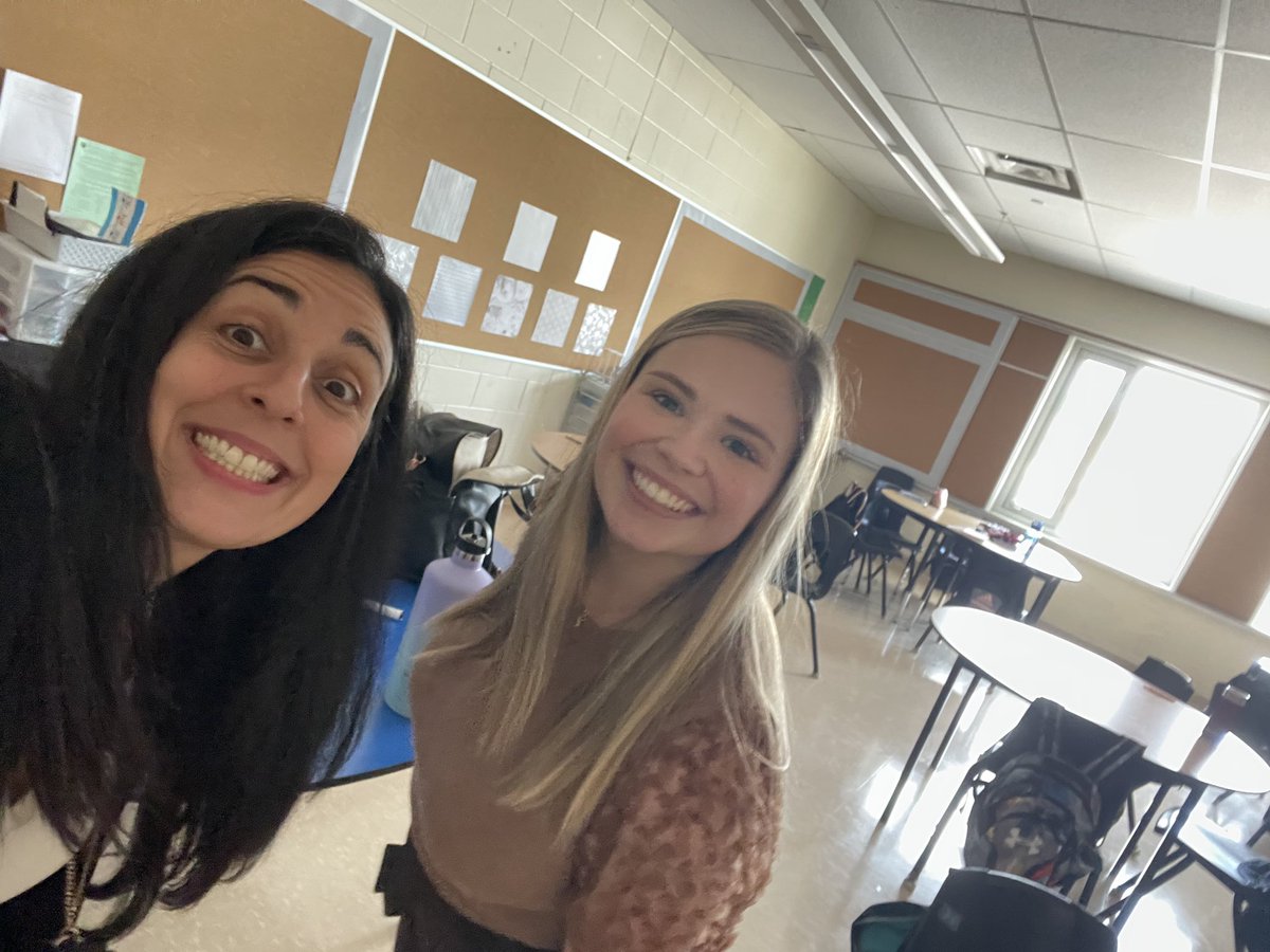 MissVargaa's tweet photo. From volunteering in @thesipsisclass’s classroom to teaching together at the same school for the day.💗 https://t.co/ZkGQXcHtzV