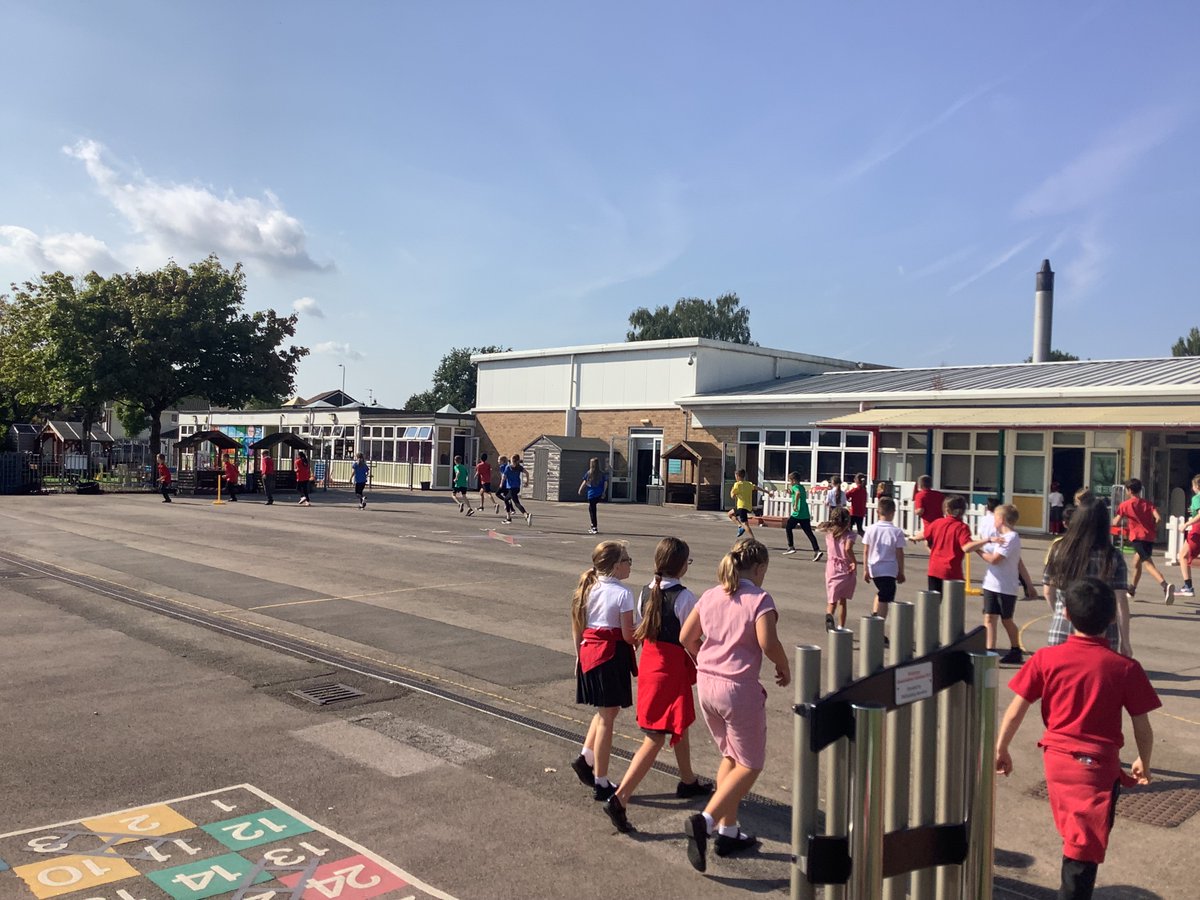 Llysfaen2025's tweet image. #4RJ #4BC #6CP #6GJ enjoying our first daily mile of the academic year in the sunshine! #HCI