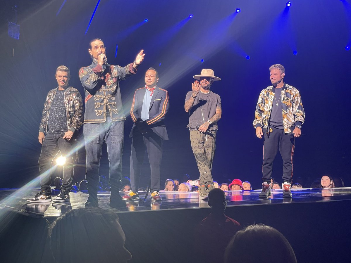 BsbGirl97's tweet photo. It’s been a hard year. Lost 3 of my 4 dogs, my dad is in & out of the hospital, among other stuff. However, I am so thankful to @backstreetboys for giving me a safe place to escape the world. @nickcarter @brian_littrell @aj_mclean @kevinrichardson @howied THANK YOU! ♥️ #BsbMem https://t.co/qcCuAM3bfW