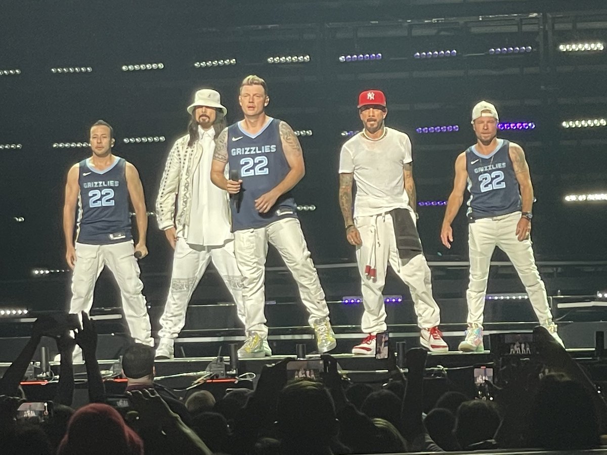 BsbGirl97's tweet photo. It’s been a hard year. Lost 3 of my 4 dogs, my dad is in & out of the hospital, among other stuff. However, I am so thankful to @backstreetboys for giving me a safe place to escape the world. @nickcarter @brian_littrell @aj_mclean @kevinrichardson @howied THANK YOU! ♥️ #BsbMem https://t.co/qcCuAM3bfW