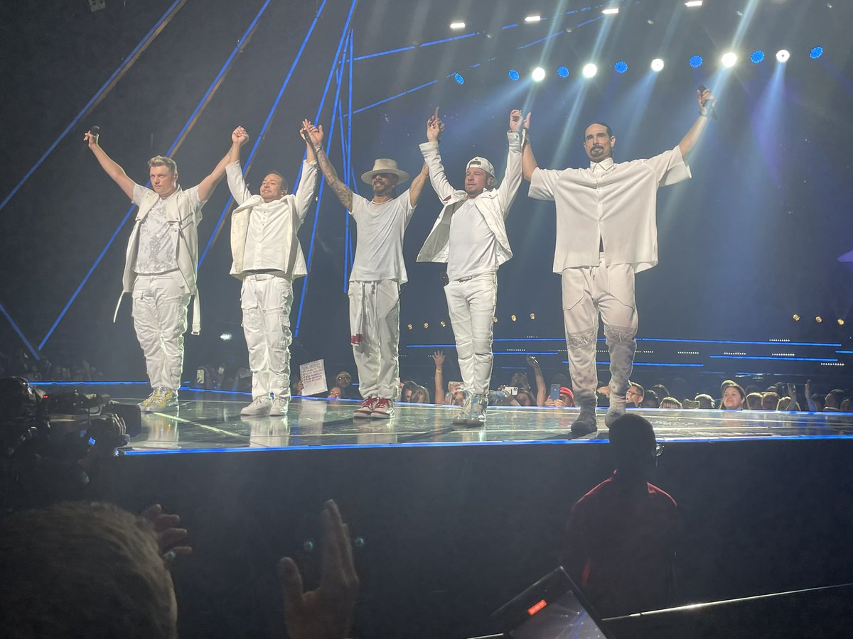 BsbGirl97's tweet photo. It’s been a hard year. Lost 3 of my 4 dogs, my dad is in & out of the hospital, among other stuff. However, I am so thankful to @backstreetboys for giving me a safe place to escape the world. @nickcarter @brian_littrell @aj_mclean @kevinrichardson @howied THANK YOU! ♥️ #BsbMem https://t.co/qcCuAM3bfW