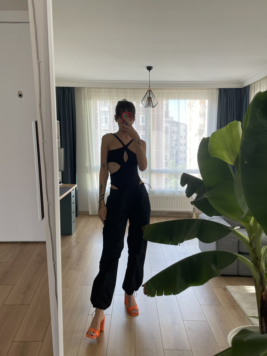 Incase you miss my mirror pics 😝🦦