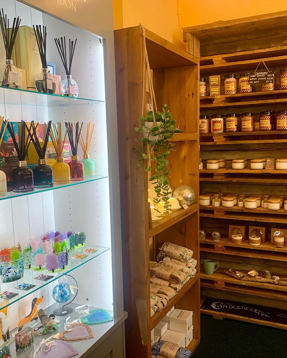 MoorSheffield's tweet photo. New season, new fragrance? Spruce up your home with a new candle or diffuser from @GiftsWildwood this Autumn 🕯️
#autumnvibes #autumndecor #autumnfoliage #pumpkins #gonks #gonksarenotjustforchristmas #sheffieldgiftguide #sheffieldgifts #sheffieldmoor #indiesheffield https://t.co/ovJqHl81Sq