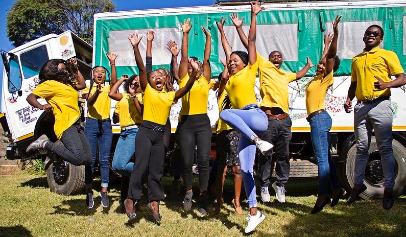 thebookbus's tweet photo. Happy Literacy Month! This is a special year for us as it marks our 15th anniversary of working in Zambia! That’s 15 years of providing children with access to good books and the inspiration to read them. 

https://t.co/VuDYOkAHVD https://t.co/mwHjyyFQa4