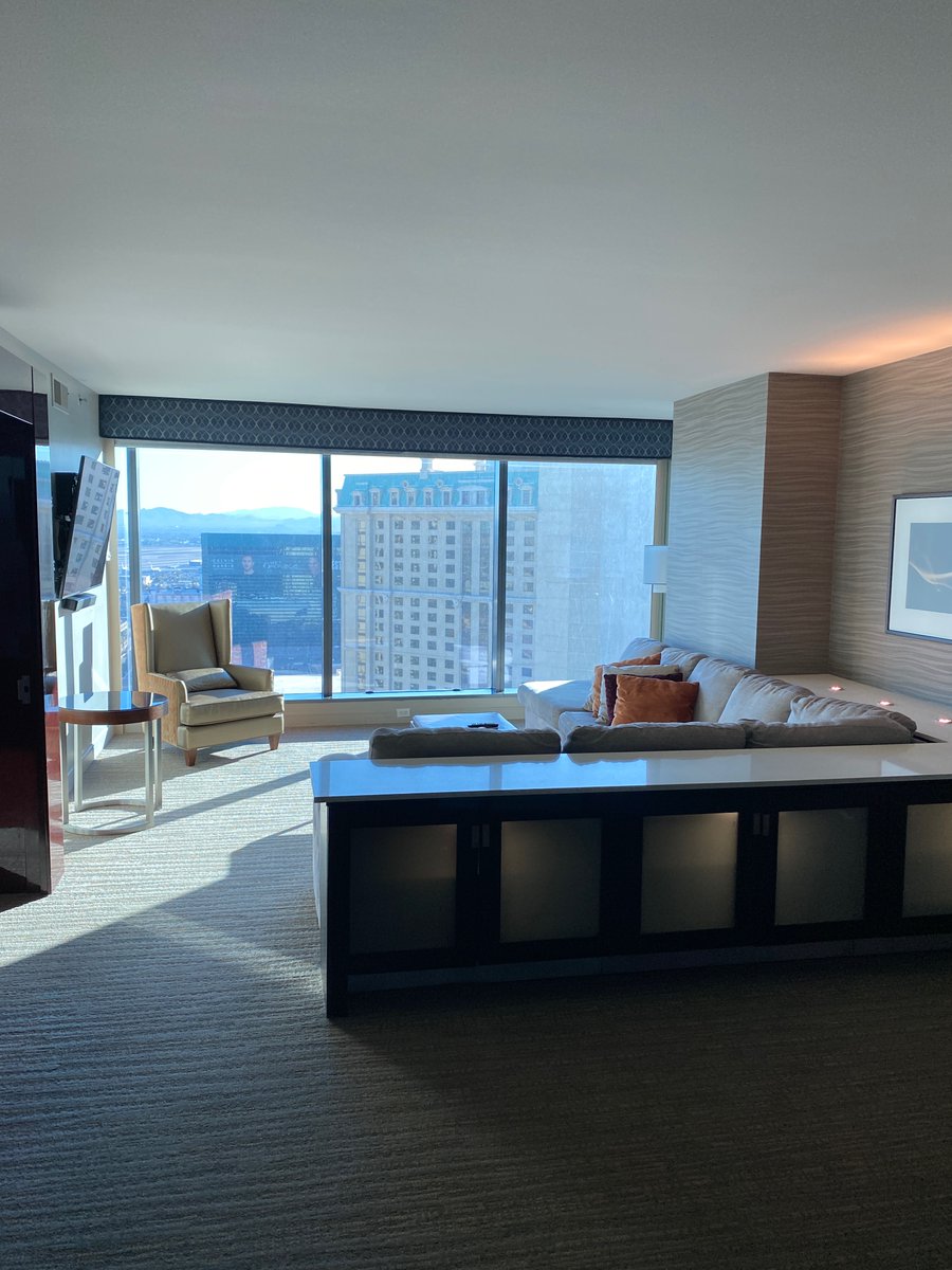 VeithTravel's tweet photo. Check out our Elara, a Hilton Vacation Club post!
Book the Junior Suite with us for under $275 a night!
Our best deal runs November 17-22!
DM or EMAIL for more information or other dates!

#veithtravel
#hotel #hotelbooking  #hilton #explorepage #explore #travel #deals #discount https://t.co/kVMKY7tyUn
