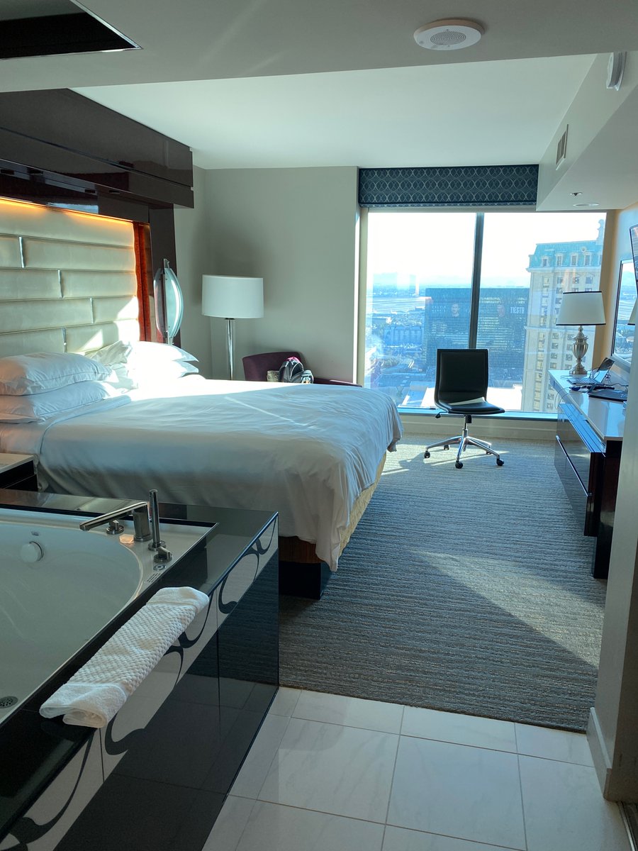 VeithTravel's tweet photo. Check out our Elara, a Hilton Vacation Club post!
Book the Junior Suite with us for under $275 a night!
Our best deal runs November 17-22!
DM or EMAIL for more information or other dates!

#veithtravel
#hotel #hotelbooking  #hilton #explorepage #explore #travel #deals #discount https://t.co/kVMKY7tyUn