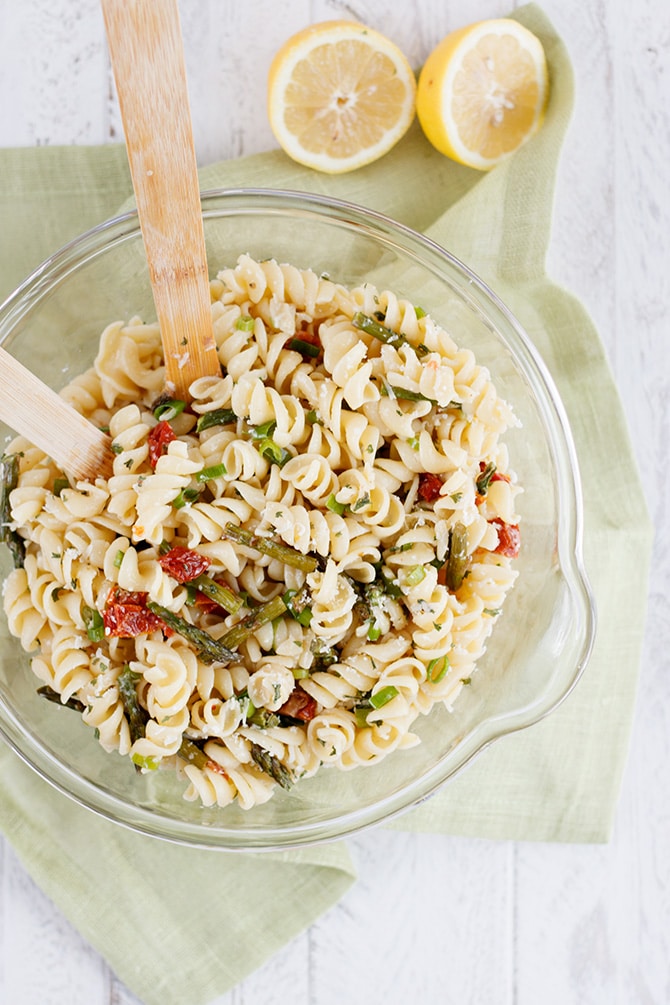 JennMeyering84's tweet photo. Light and refreshing pasta salad with sun-dried tomatoes and roasted asparagus that is perfect for your next cookout!

https://t.co/deEVQ162YD https://t.co/Szvc6wMoFI