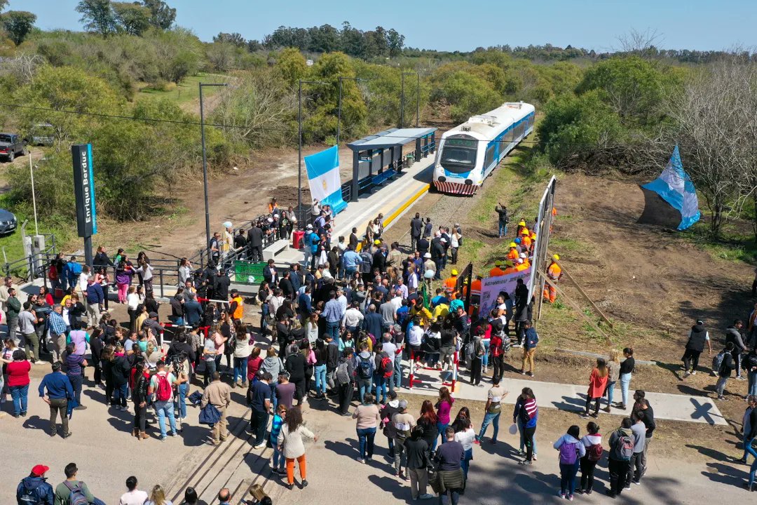 MartinMarinucci's tweet photo. 🚉 Después de 30 años volvió el tren a #Berduc❗️
Con mucha satisfacción inauguré la extensión del servicio que une #Paraná y #ColoniaAvellaneda, hasta el apeadero Enrique Berduc en la provincia de #EntreRíos.
#ElTrenNosUne https://t.co/cvz2BGi4KT