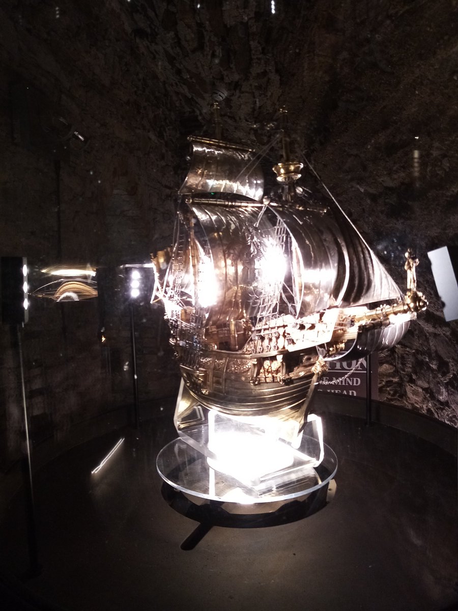 michasorigami1's tweet photo. Never know what you may see 👀😏 in the #vikingtriangle #waterford #historytour ⚔️ 👑@WaterfordCounci
@discoverireland.ie @MillraceGlamp @Reise_Blog https://t.co/ItlC8DdPVc