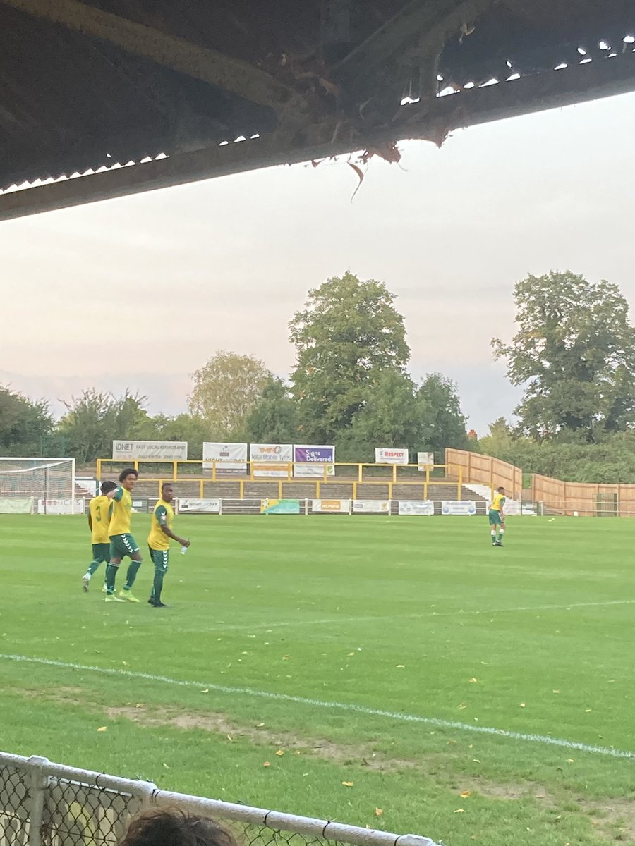 FA Youth cup action right here on HTFC Radio as <a href="/HitchinTownFC/">Hitchin Town FC</a> U18 face <a href="/MKIrishFC/">Milton Keynes Irish FC</a>! Our coverage starts at 7:30pm on htfc.radio12345.com, including a pre-match chat with lead coach <a href="/M_Jones93/">Michael Jones</a> 💛💚