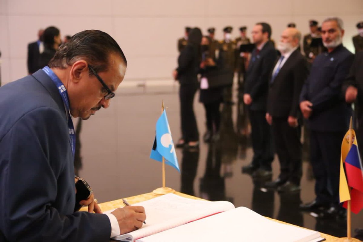 PDVSA's tweet photo. 🇻🇪📰 Esta agenda oficial que realiza su excelencia Al Ghais con autoridades del gobierno nacional forma parte de la celebración del 62 aniversario de la OPEP.

Secretario General OPEP brinda homenaje al Libertador Simón Bolívar  ↖️ https://t.co/nQkKvmHNsh https://t.co/Ec0FsmqKL4