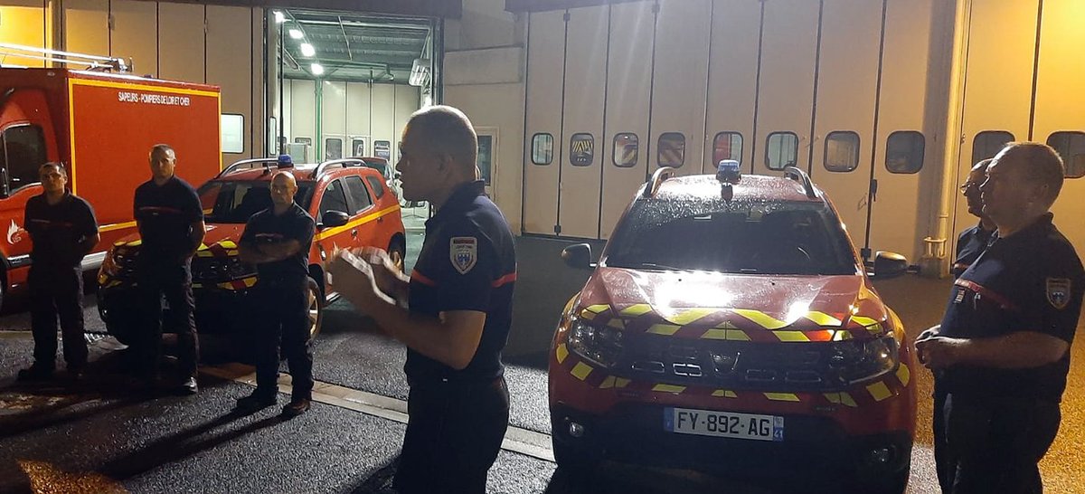 SDIS41's tweet photo. En soutien du @SDIS33 à #Saumos, 14 #sapeurspompiers de #LoiretCher ont été engagés hier au sein d’un #GIFF extra-départemental composé avec le @SDIS45. La colonne Ouest 2 est placée sous le cdt du lieutenant-colonel @AnthonyYVON2, du #SDIS41. #FDFEN2022 @Prefet41 @Christophe_Mag https://t.co/JRjDAvsuUH