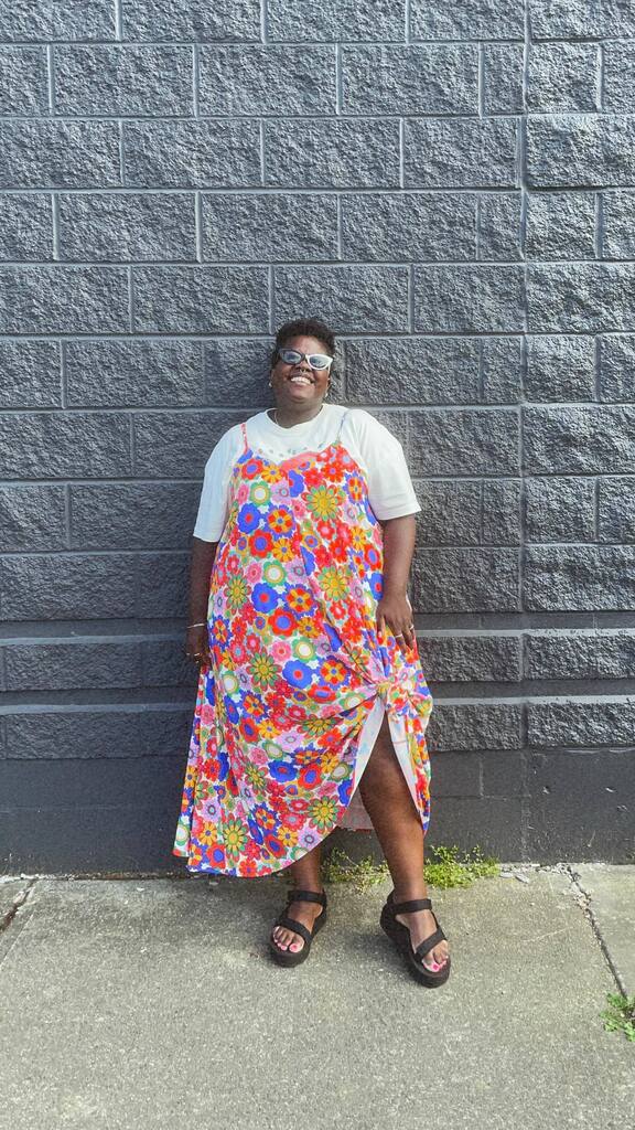styleisstyle's tweet image. slippin’ out of summer with a few more sunny fits! I really loved styling this dress with a bit more dimension — a tie or pin can make a simple silhouette feels like so much more. 

——————————————————
#visiblyplussize #ootdplussize #nonbinarystyle  #fata… instagr.am/reel/CifwYgRJG…
