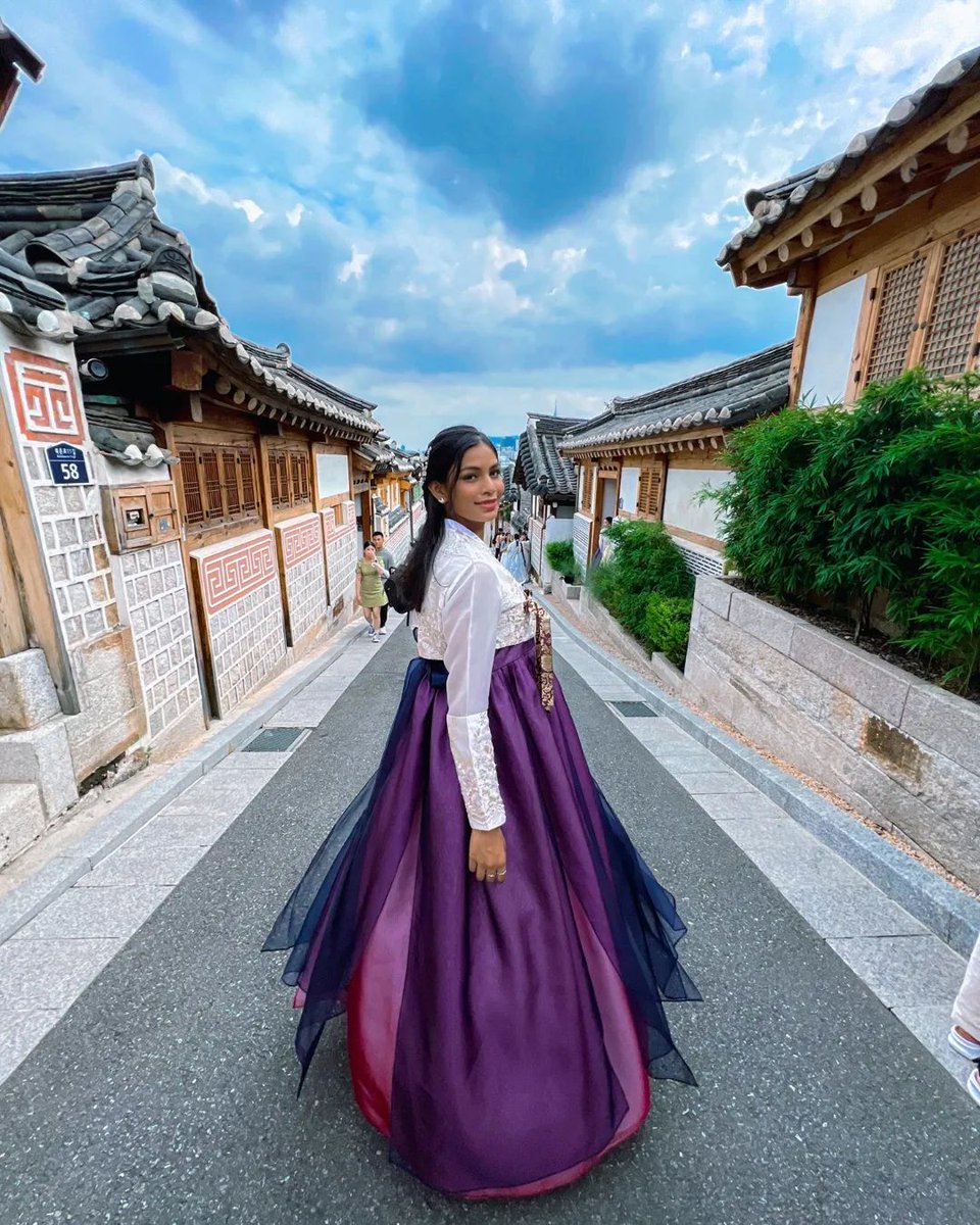 daejoeobsi_s's tweet photo. Essa mulher é realmente uma princesa 👸🏽💙
#HAPPYSRIYADAY
#FORYOUSRIYA https://t.co/UejVbrgzeQ