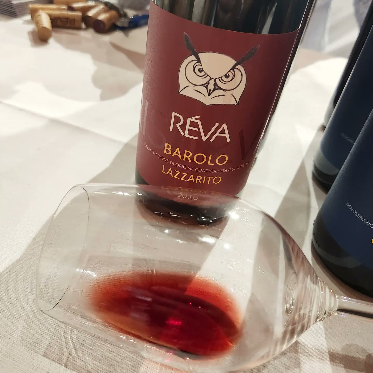 GrapeChasers's tweet photo. Some of our highlights from last week's Great Wines of Italy event in NYC. Cheers! 🍇🏃🍷🙂
#grapechasers #greatwinesofitaly #jamessuckling #italianwine #wine #vino #winetasting #invinoveritas #revawinery #tenutabuontempo #nyc #thealtmanbuilding #cheers https://t.co/KhfwGkN90A