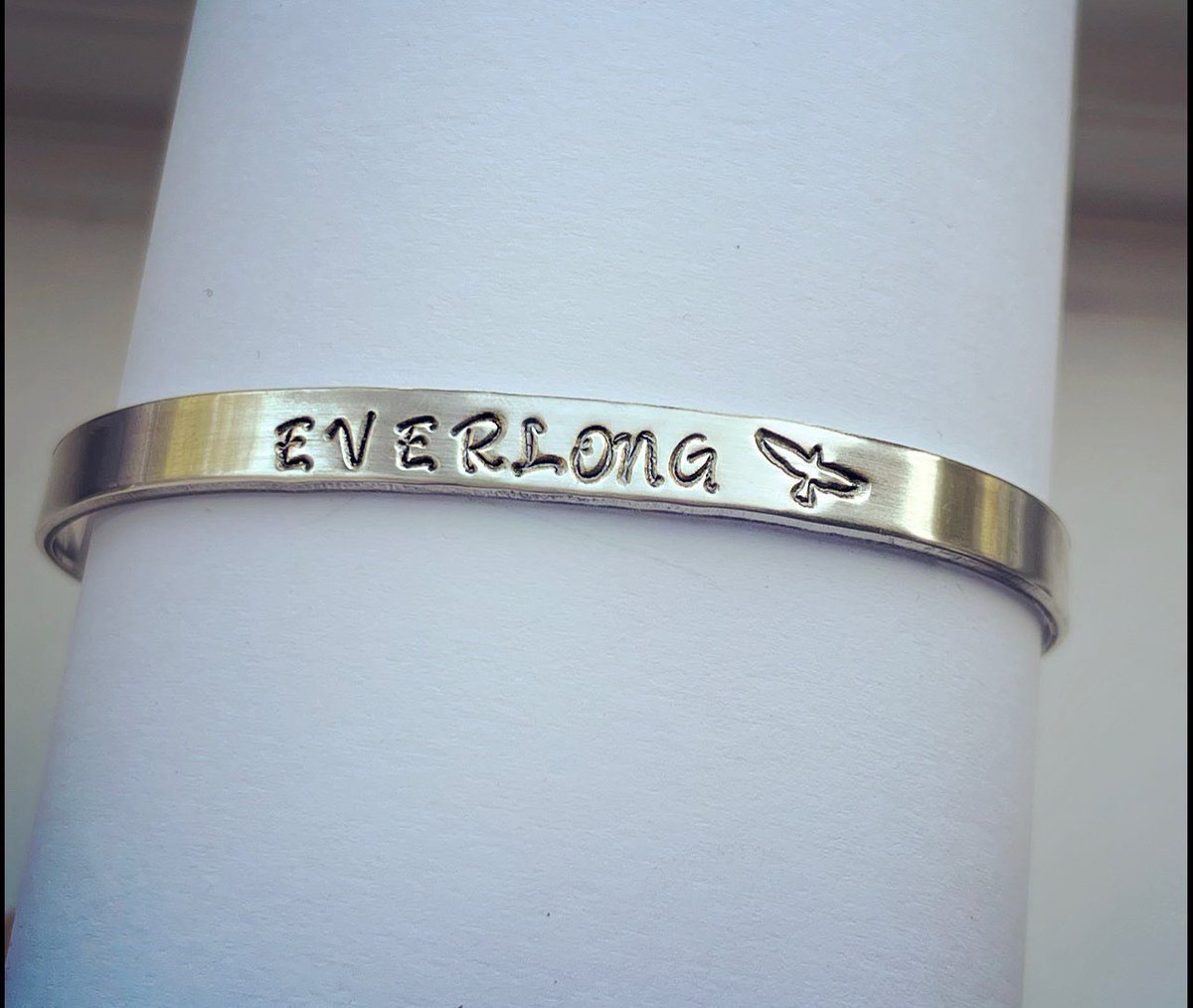 SpoonBanger_'s tweet photo. New Everlong design released today! FOO Shiny Stuff Bangle! https://t.co/2WXjwfofFy
#TaylorHawkins https://t.co/GJMySNx5NF