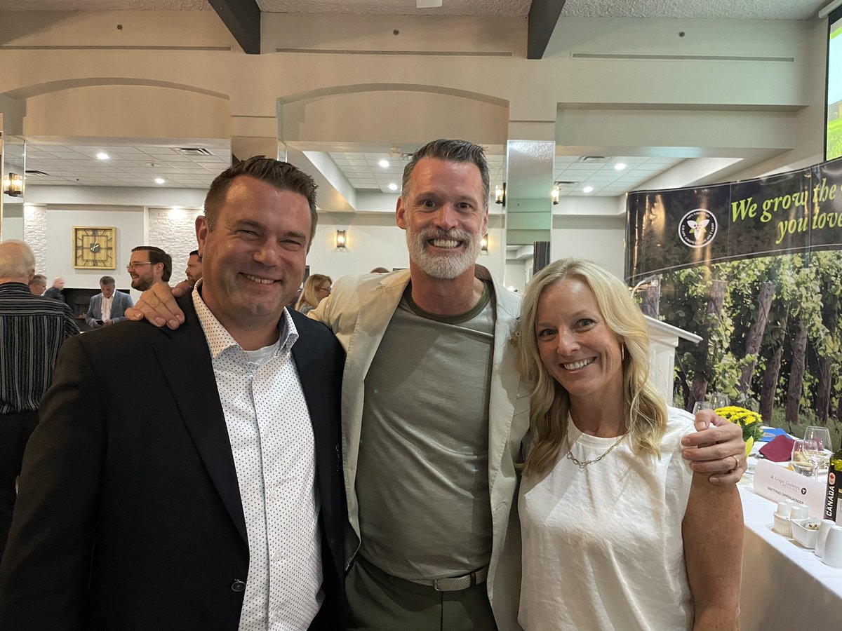 FieldingWinery's tweet photo. Awesome @grapegrowersont luncheon today to kick off 2022 @NiagaraWineFest nice to meet @marktewks https://t.co/qTAe1vvdWT