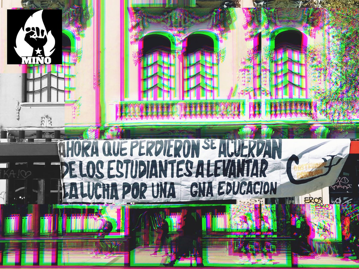 Brigada_Mino's tweet photo. En la marcha de hoy se pudo ver como diferentes grupos de secundarios rompen los lienzos que otros secundarios colocan, reclaman por las condiciones de precariedad en los espacios educativos
La Confech no los representa, tampoco los bloques que gobiernan
Luchan por su educación https://t.co/zxUNIFRzyV