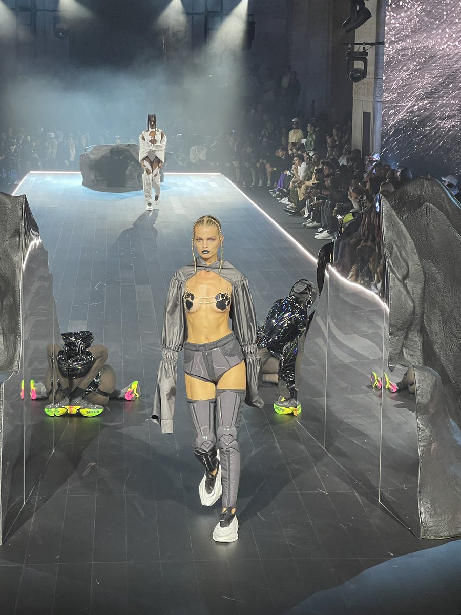 KCDworldwide's tweet photo. FUTROGRADE. Past, present, and future. @puma #NYFW https://t.co/Wvb3r14J1Q