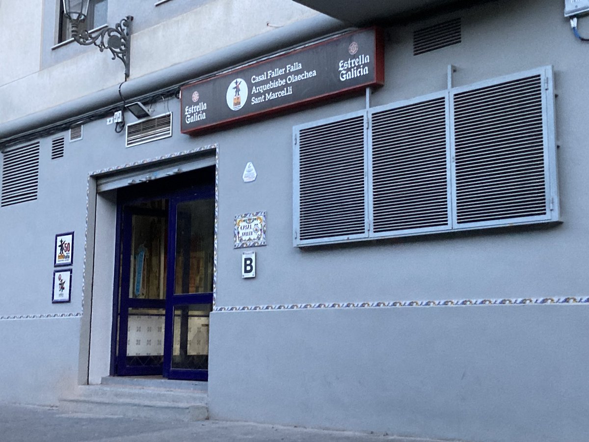 FedFallas1A's tweet photo. Hoy celebramos la primera junta de Presidentes y Presidentas de Falla, en el casal de la @fallasanmarceli.

Avanzamos en este apasionante curso fallero, planificando las actividades que llevará a cabo nuestra Federación en los próximos meses.

#Fallas1A #Falles23 #Valencia https://t.co/oAJIE4MyqQ