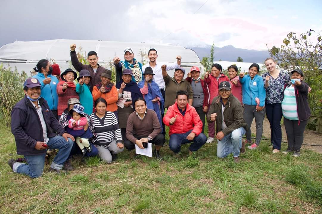 DannyCoronel89's tweet photo. Junto al gerente del proyecto #PIATER, @JimmyAvilaJar, el director distrital de @AgriculturaCOT, Alejandro Moreno, recorrió las parroquias Pastocalle y Tanicuchí para verificar las asistencias técnicas y capacitaciones que se realiza en territorio. https://t.co/xXLCnYKqv5
