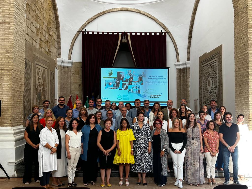 ageing_lab's tweet photo. 💻Reunión de trabajo del Laboratorio de #Innovación @FAMPcomunica por la Economía del Cuidado.
👩💻👨💻 Lucía González y Ramón Muela, gerente y técnico de I+D en #AgeingLab, respectivamente, han presentado los avances y hoja del ruta del Laboratorio. https://t.co/ZXxrN8n0gF