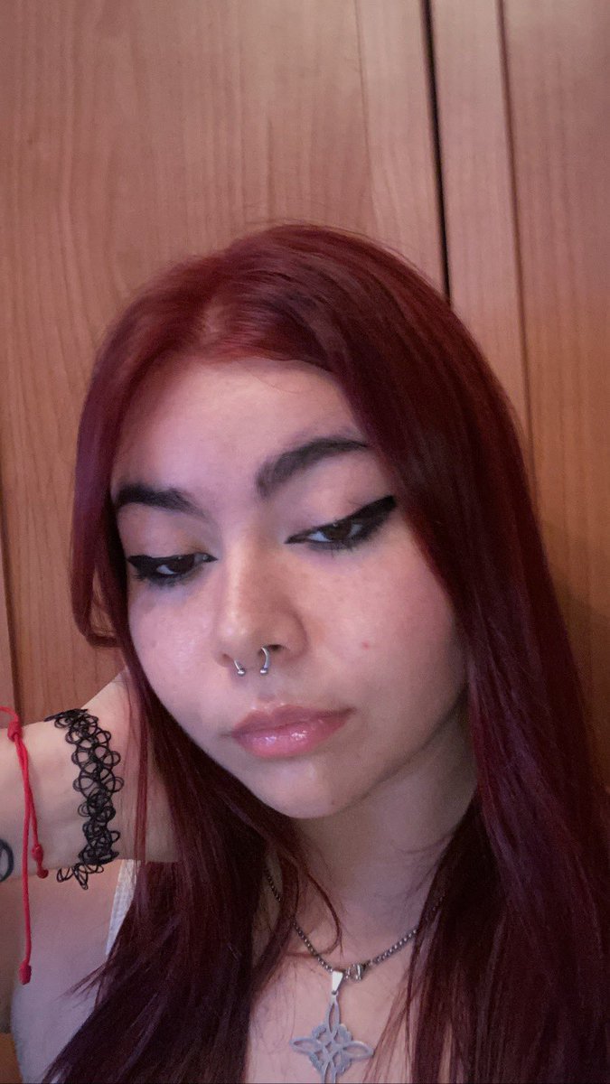 mi cara después de dormir 4 horas de siesta not funny