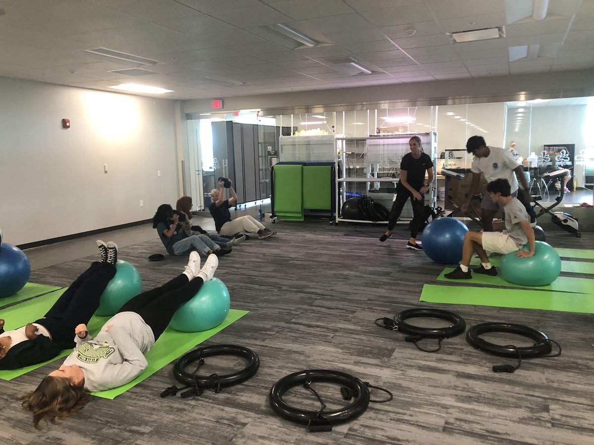 Dublin_IB_CAS's tweet photo. @DublinIB CAS Wednesday @DCSEmerald! Students engaging in self-selected learning experiences that are creative, active and service centered! https://t.co/hQL4nY4RRU