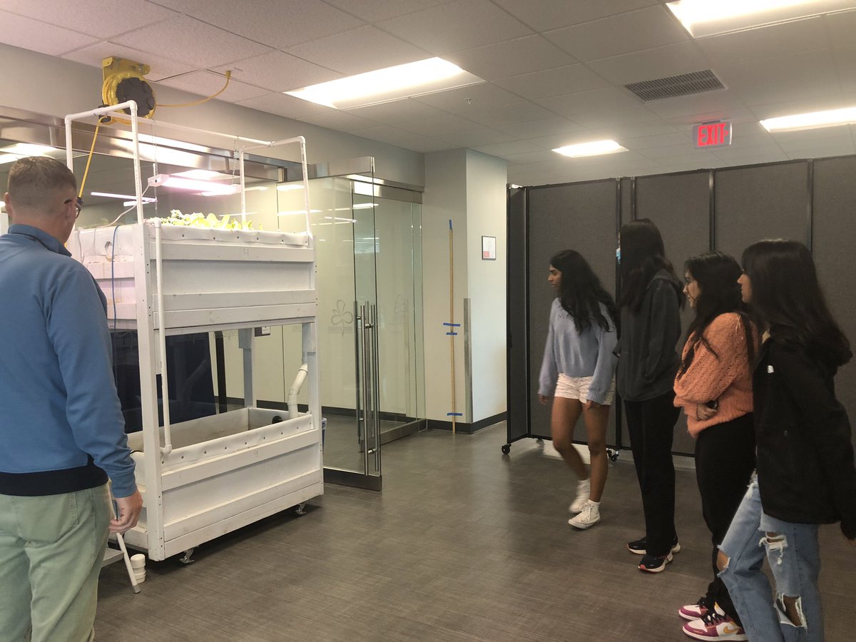 Dublin_IB_CAS's tweet photo. @DublinIB CAS Wednesday @DCSEmerald! Students engaging in self-selected learning experiences that are creative, active and service centered! https://t.co/hQL4nY4RRU
