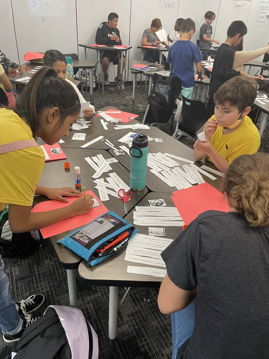 Ms_Coach_Lopez's tweet photo. Clasificando PEGS en la clase de Culturas del mundo @HumbleISD_ARMS @HumbleISD_Multi https://t.co/sqhtlrI21N