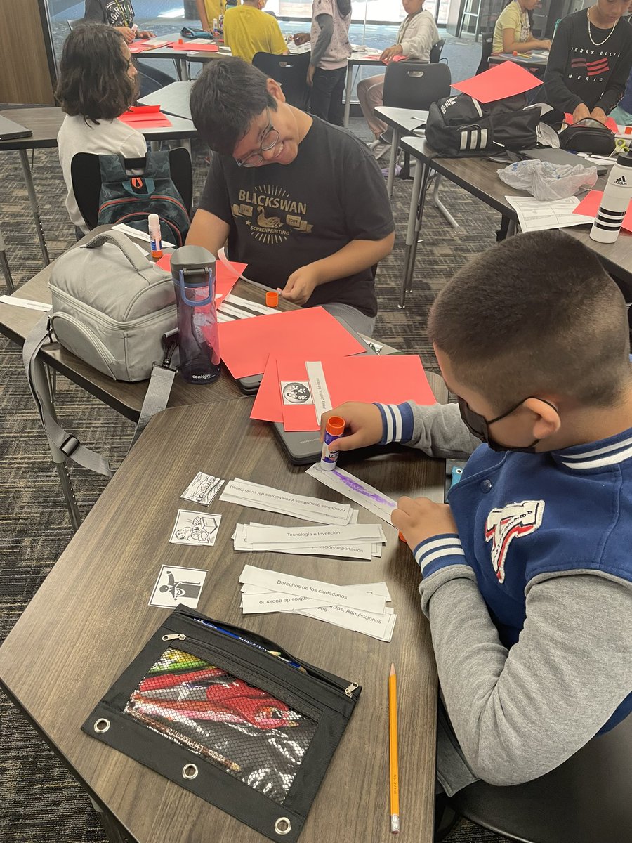 Ms_Coach_Lopez's tweet photo. Clasificando PEGS en la clase de Culturas del mundo @HumbleISD_ARMS @HumbleISD_Multi https://t.co/sqhtlrI21N
