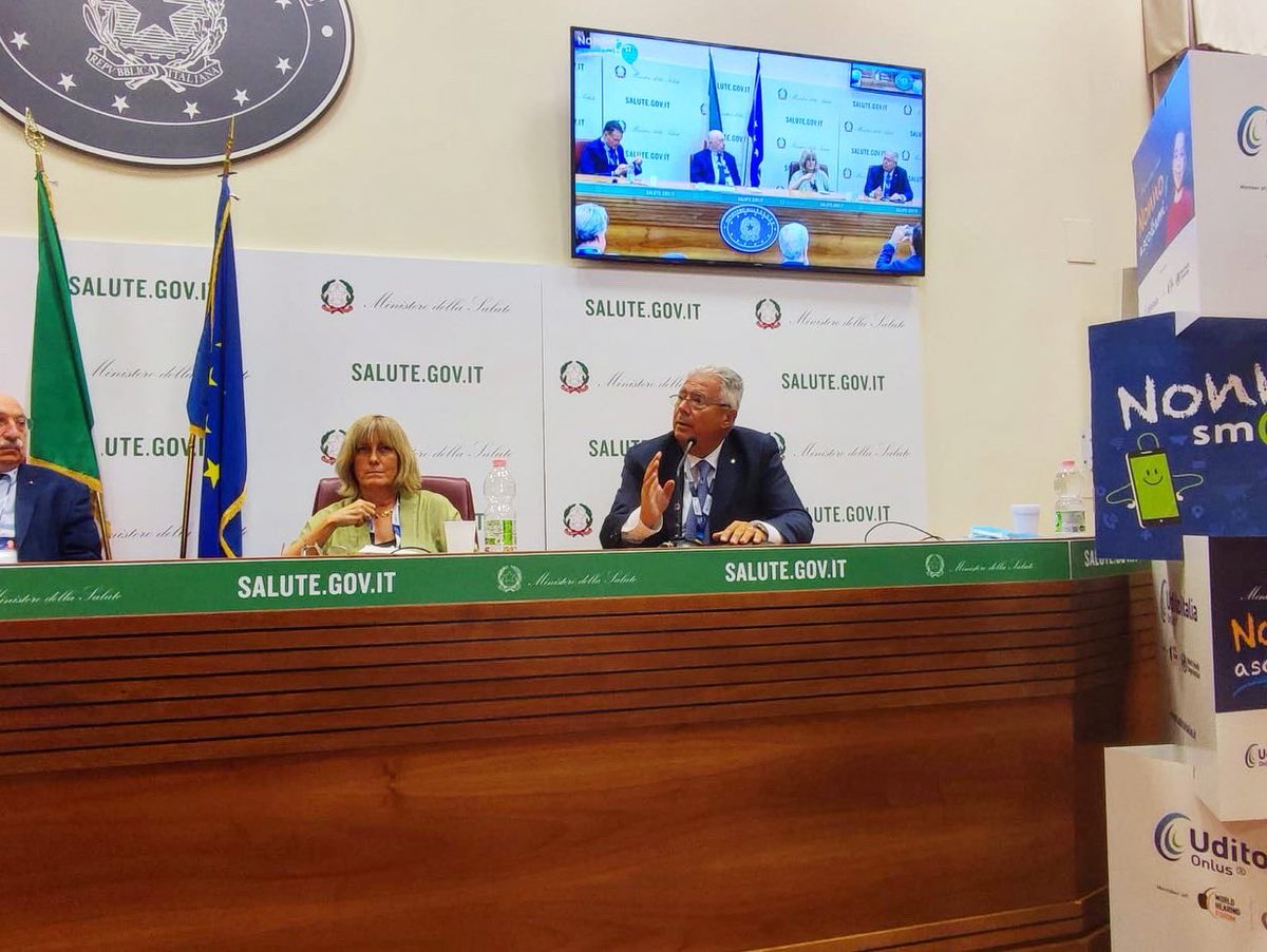AssoprofSumai's tweet photo. @antonio_magi (#Sumai) alla XIII edizione di “#Nonno ascoltami sottolinea l’importanza della #prevenzione, che si effettua investendo su #medici e operatori sanitari del #SSN, funzionale solo come un unicum tra #territorio e #ospedale. https://t.co/Bm0l6L1fiw
