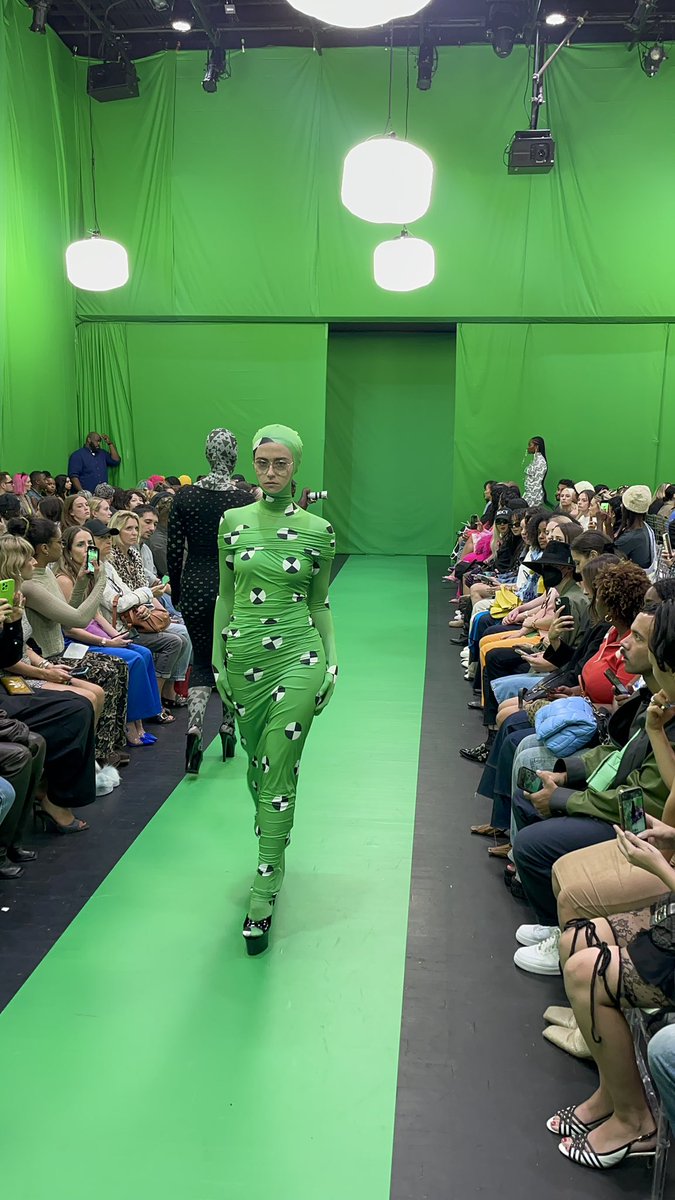Maisie Wilen debuted her Spring/ Summer 2023 collection which explores content’s ability to constantly evolve in a digital world. Looking to computer-generated imagery (CGI) and special effects techniques used in filmmaking, the collection is designed to be manipulated. #NYFW