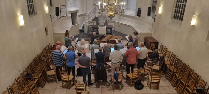 Gisterenavond repeteerden we werken van Schubert, Brahms, Haydn en Fauré.
Op 24 september bent u welkom op ons borrelconcert in een van de oudste kerken van Dordrecht: de Trinitatiskapel: drechtstedenbachkoor.nl/24-september-r…