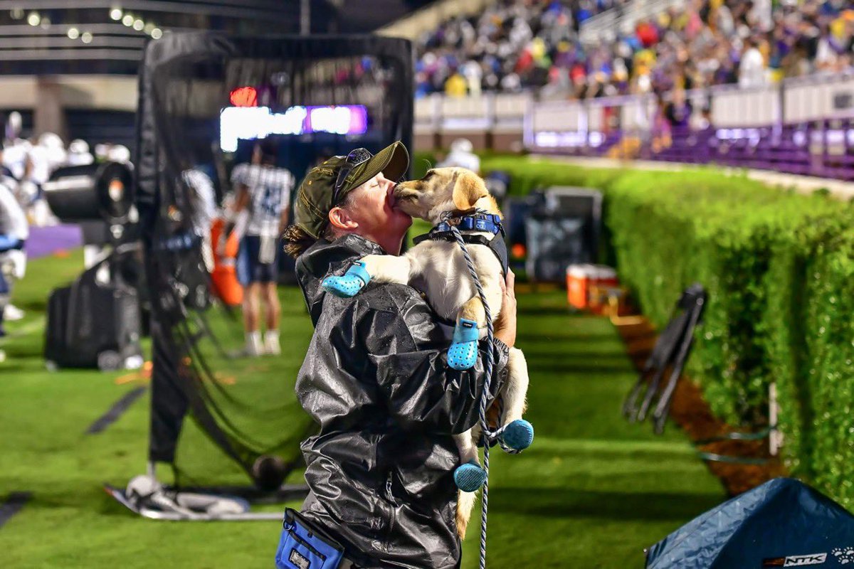 252Buzz's tweet photo. @HudsonODU @the252buzz We think Hudson had a great visit to eastern NC and the fans and cheer team loved him! 

Maybe we can photograph Hudson on his home turf later on? https://t.co/CIBBmHWbFn