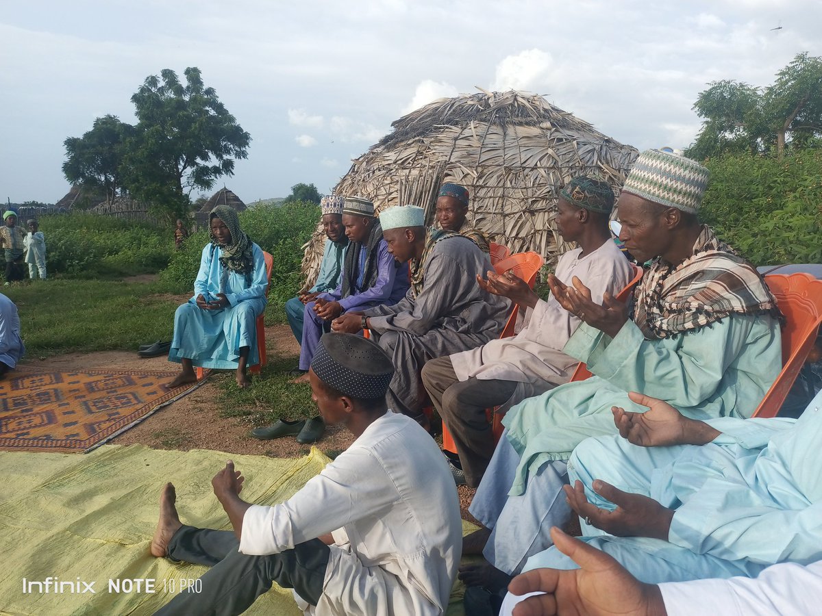 OBIMAKAMA2023's tweet photo. Unveiling Of Labour Party Flags to Fulani Community in Gombe.
I toured around Fulani neighborhoods and distributed LP flags as a means of introducing the party to them. I told them to vote @PeterObi. That election is not about tribe but Competency and Credibility which Obi has. https://t.co/bZrNjE9IXI