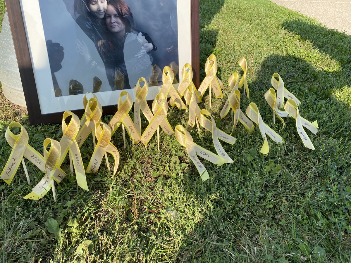 TownofLincolnON's tweet photo. Patti + John Bauer joined Councillor Reimer + Town of #LincolnON staff to raise the Childhood Cancer Awareness flag at Town Hall earlier today. 

We raised the flag to show support + increase awareness of childhood cancers + the impact on those diagnosed and their families.

1/2 https://t.co/uefPunYEx8