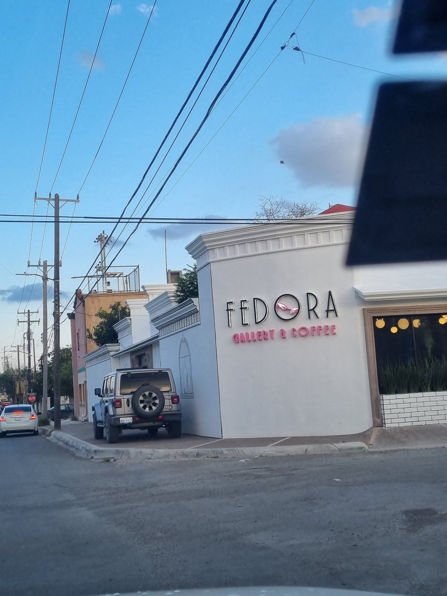 CicReynosa's tweet photo. #Banqueta obstruida por vehículo en Calle Reynosa entre panuco y Veracruz, Col.  José de Escandón (petrolera). #Reynosa vía @NoraMorgado cc @carlospenaortiz IA6Q7C https://t.co/26g6IlU2gc