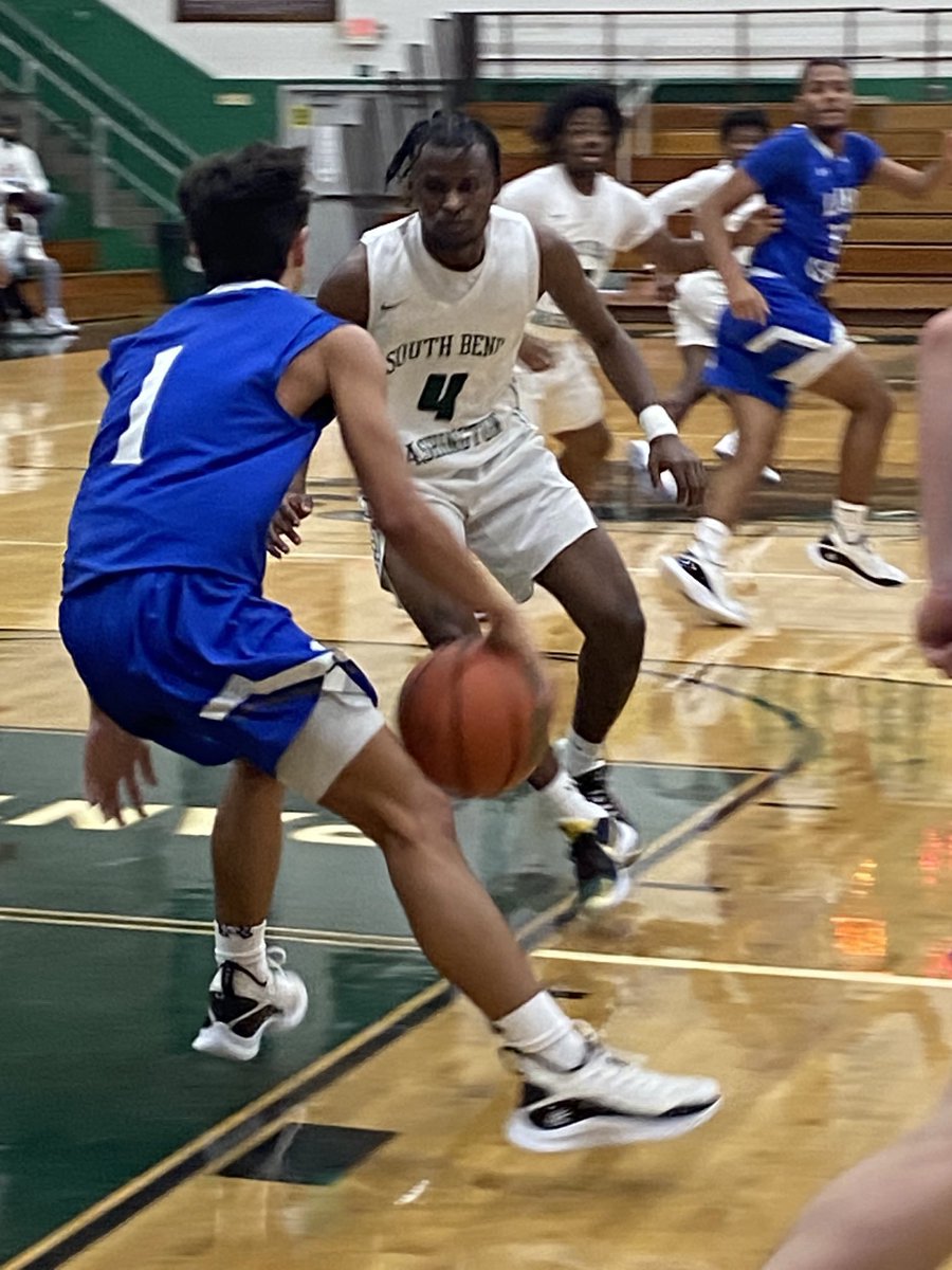 Assistant Coaches wanting to make an impression on their HC would be wise to check out @PantherBoybball @marcus4northern. Diamond in the ruff. CG w/ deadly midrange, quick, tight handle, works hard, guards position, improved 3 point shooting. 3.4 GPA. t.maxpreps.com/3RUkVD4