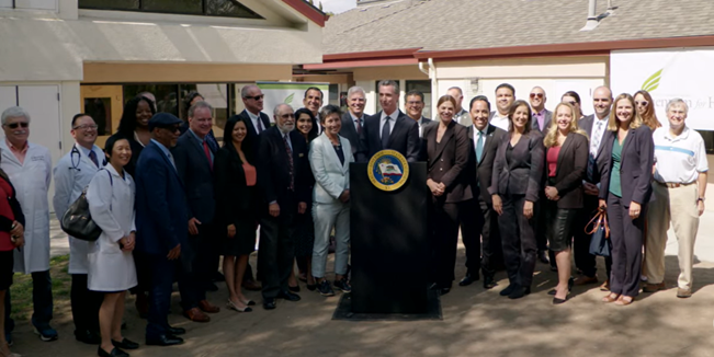 RuralCounties's tweet photo. Today, #RCRC 2nd Vice Chair &amp; #MontereyCounty @SupervisorLopez spoke at the @CAGovernor’s signing of the #CARECourt bill. RCRC looks forward to working collaboratively w/ the administration to ensure effective, funded &amp; supported implementation of the bill for our #ruralcounties. https://t.co/irzuEdYSRy