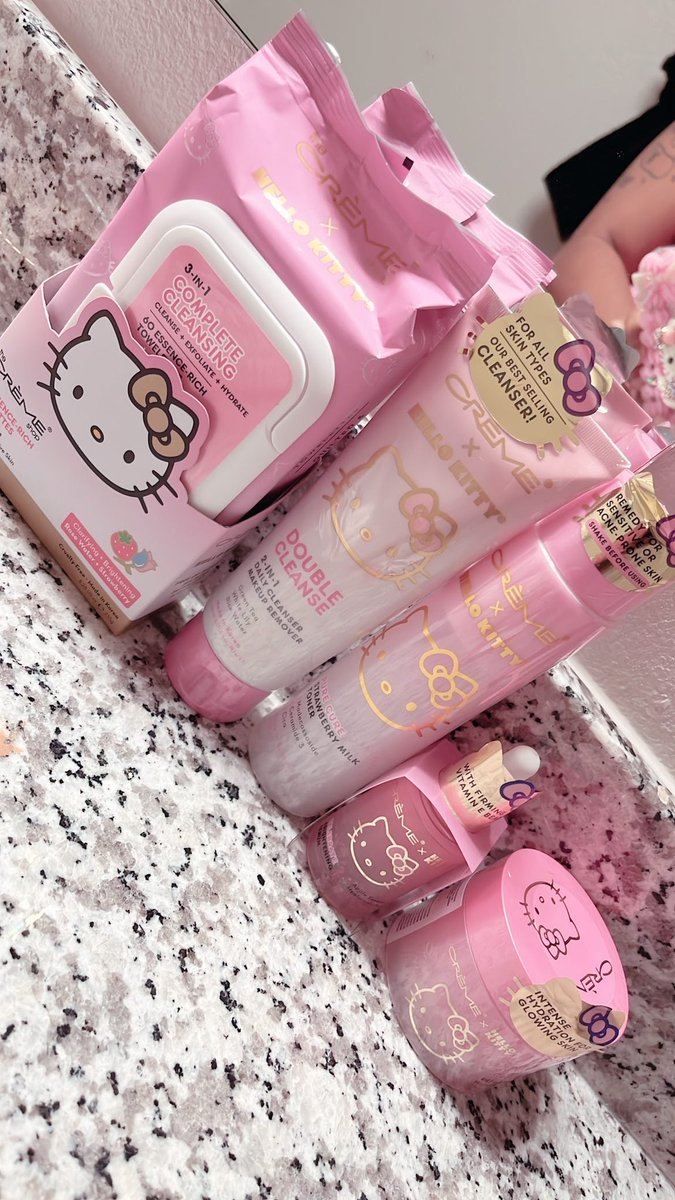 amarasolani's tweet photo. New skincare ✨🎀 https://t.co/M6UJkTQ6jp