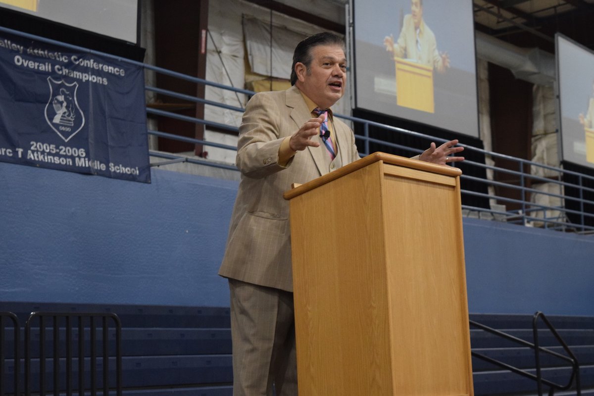 CartwrightSD's tweet photo. All of our 5th graders saw James Garcia bring a stunning portrayal of the former Governor through a dramatic interpretation of Raulito; Roni Capin Rivera-Ashfords award winning play about the 1st Latino Governor of Arizona Raul H. Castro. It was amazing! #OneTeamUnaFamilia https://t.co/YofbcqXRkk