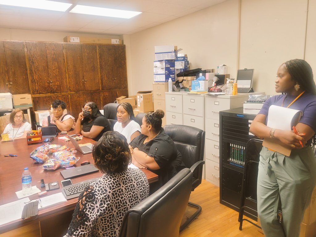 ARI_DrMilledge9's tweet photo. After meeting with @DwightKBrooks I had the opportunity to observe planning among the @DannellyElemen2 teachers and training on Imagine Learning.@MPSAL @pd_mps @SuptMJBrown @Alabama_Reading @EdgenuityInc @EduNUPE @marvin_lowe @VickieTaylorHo1 @VickieChappelle @krutledgeb @Bhshort https://t.co/tiFxtnrk4V