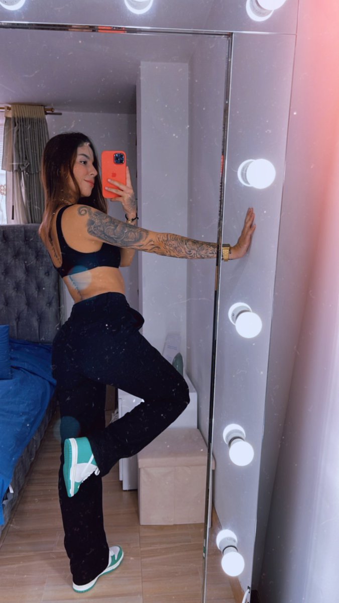 delimoncito_'s tweet photo. uf que chimbita🤤💚 https://t.co/hu2NqgLO1s
