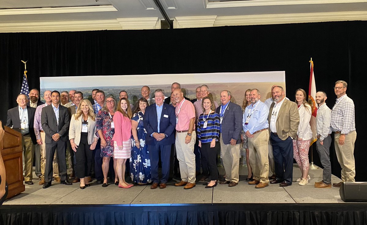 Great seeing so many WLI alumni at <a href="/FlaFruitandVeg/">Florida Fruit & Vegetable Association (FFVA)</a> annual meeting. Huge thanks to FFVA for being such a strong partner in developing Florida’s ag and natural resources leaders. #FFVA2022