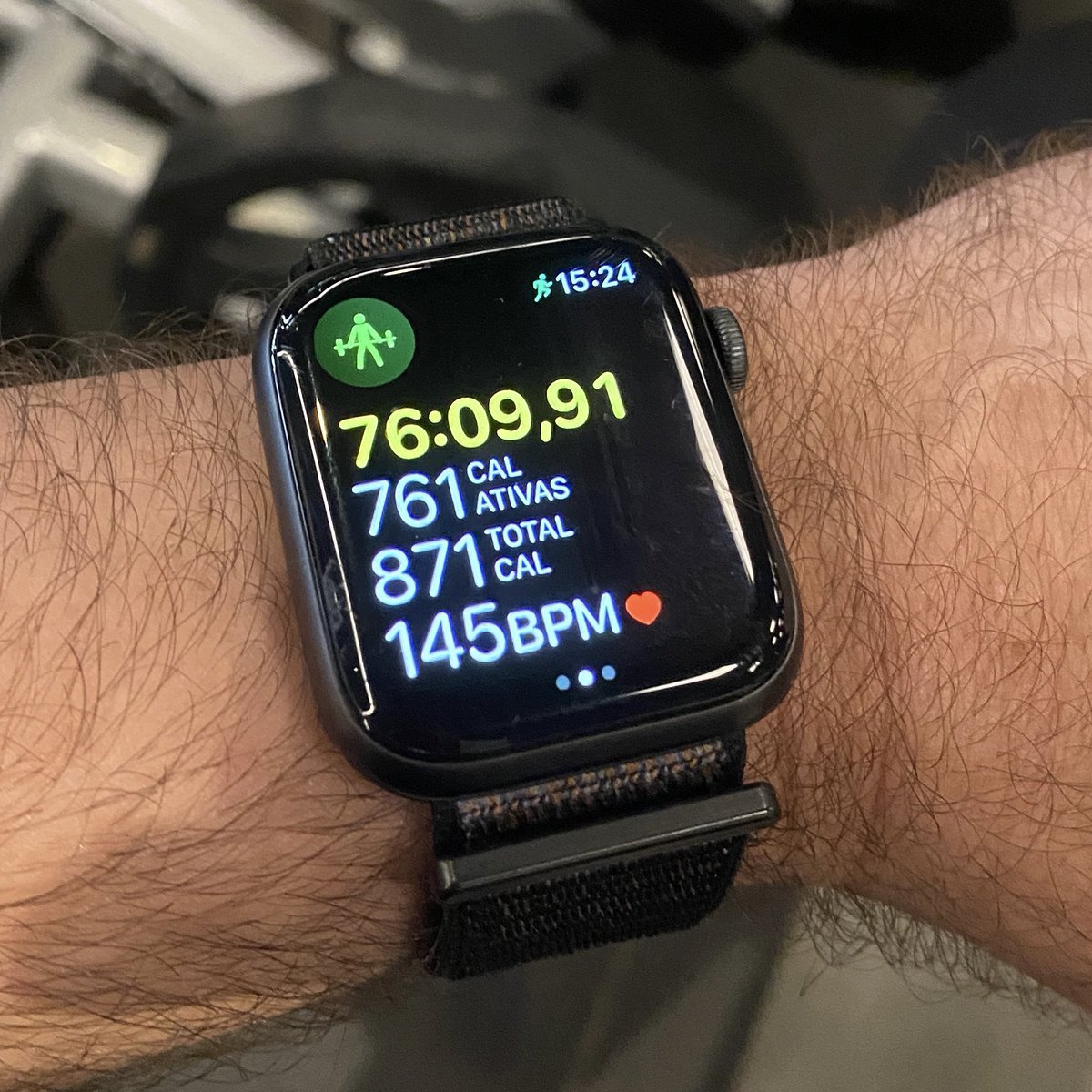 Eriksonbr1's tweet photo. @pedrohen watchOS 8 x watchOS 9, no 9 tá bem menor a fonte, fica até parecendo que tá faltando algo. Kkk https://t.co/QljLwFAc3n